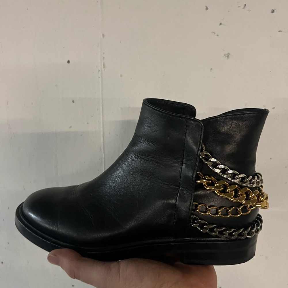 Casadei Lady's boots in size US 9 Retails $990
